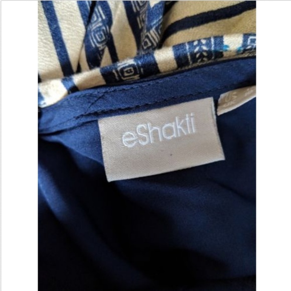 Eshakti Sleeveless Floral Dress Front Pockets - Picture 5 of 6